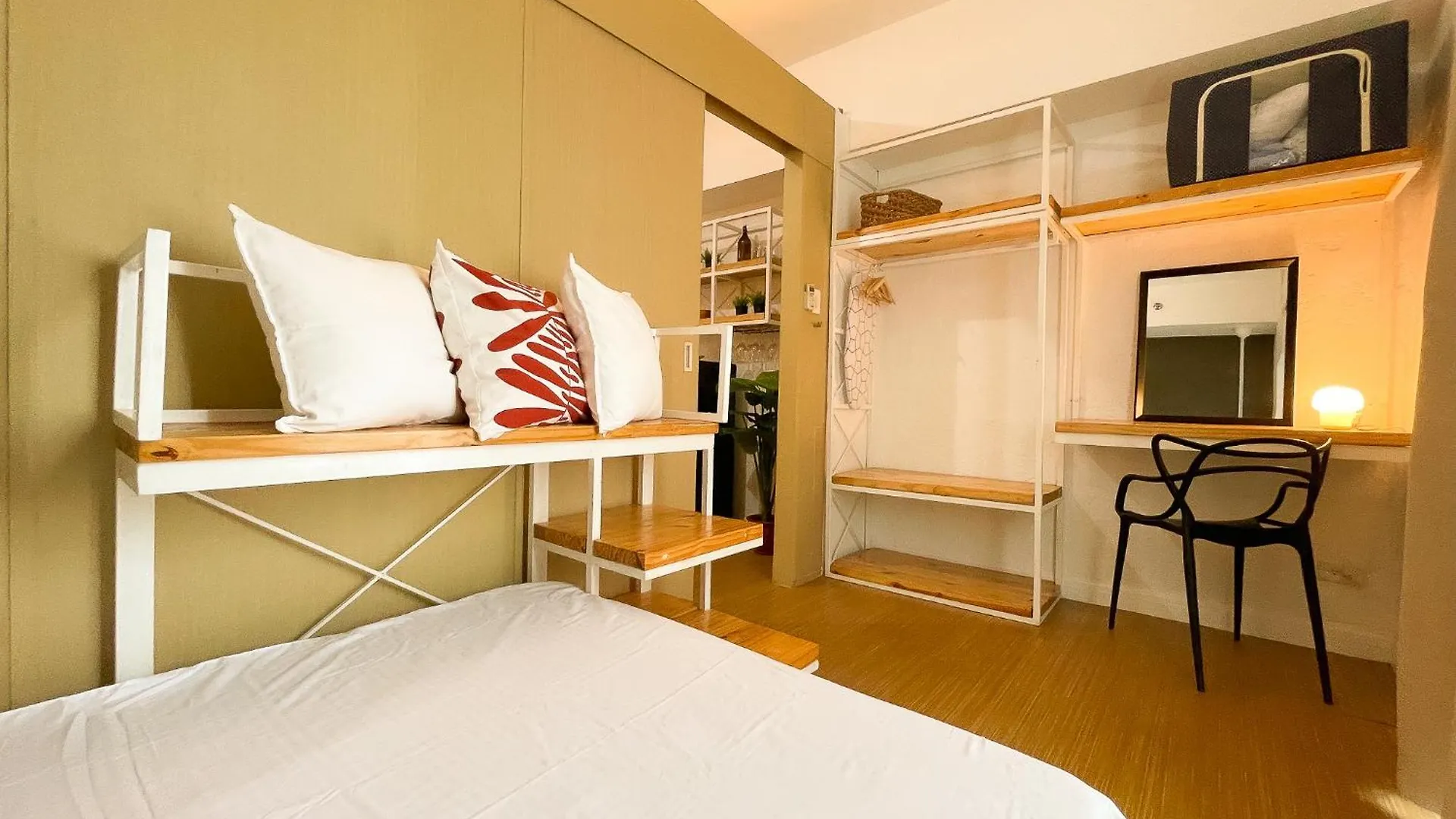 Houzz 1548 By Houzztelity Aparthotel Manila