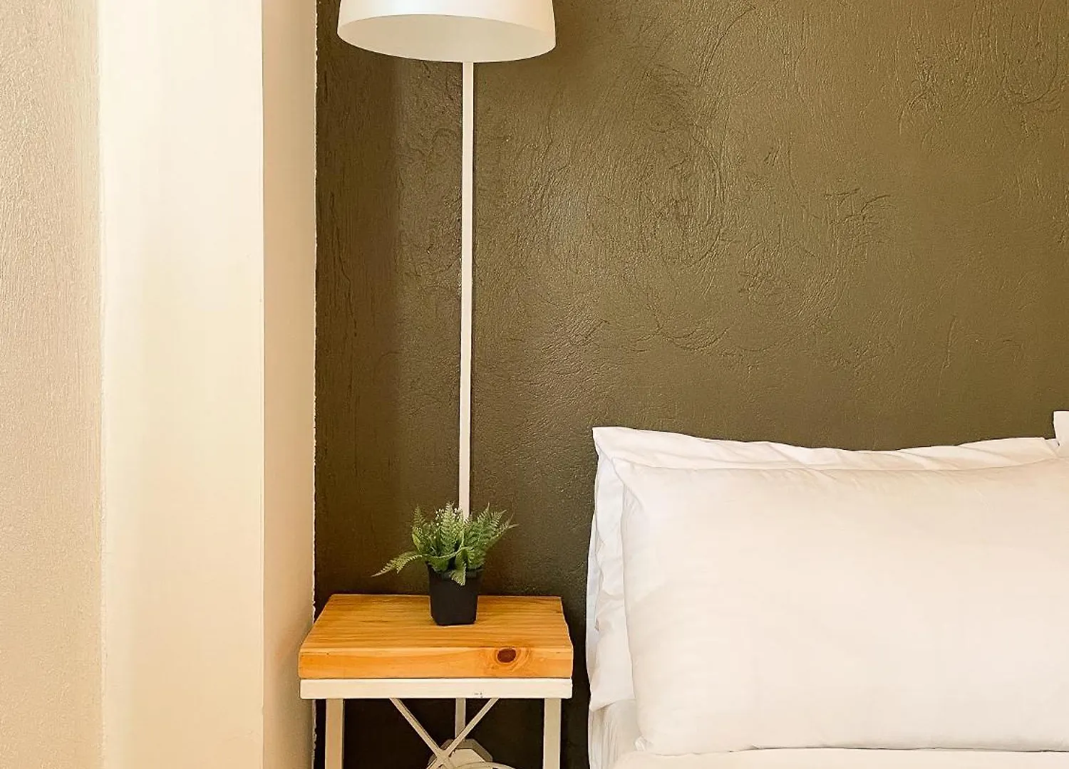 Houzz 1548 By Houzztelity Aparthotel Manila
