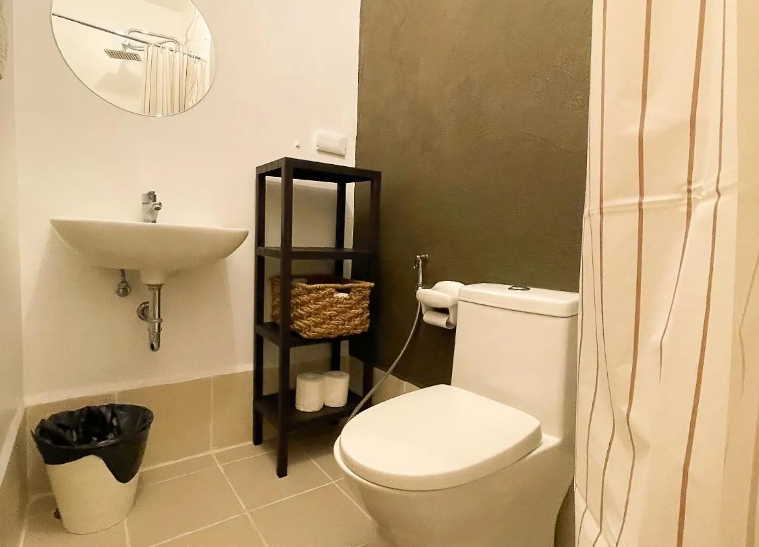 Houzz 1548 By Houzztelity Aparthotel Manila