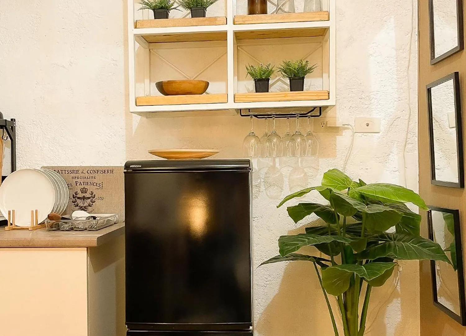 Houzz 1548 By Houzztelity Aparthotel Manila
